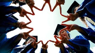 Mesaje pentru absolvenți 2022: Cele mai frumoase urări pentru studenţii care termină facultatea