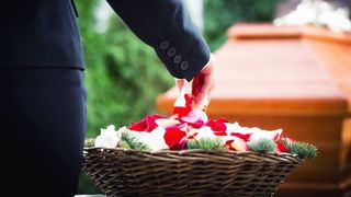 Decesul este drumul pe care la un moment dat fiecare dintre noi îl va parcurge