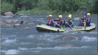 VIDEO - R&acirc;uri repezi, recomandate pentru rafting, pereți st&acirc;ncoși pentru escaladă și tiroliene lungi, sunt c&acirc;teva dintre argumentele pentru a petrece vacanța &icirc;n Munții Buzăului