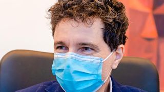 Angajat al Primăriei Capitalei filmat în timp ce fugea cu documente din instituție. Ce spune Nicușor Dan