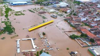 Inundații devastatoare &icirc;n Brazilia. Cel puțin 79 de oameni au murit după ploile torențiale