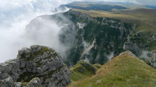 Ce se ascunde &icirc;n munții din Rom&acirc;nia. 7 conspirații despre lucrurile neobișnuite care se află &icirc;n Carpați