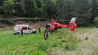 Doi cetăţeni germani au căzut cu motocicleta într-o râpă din Cluj. Salvatorii au intervenit