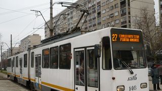 Un pensionar a murit într-un tramvai din Capitală