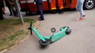 Un tânăr pe trotinetă electrică a "spulberat" o fetiță de 1 an și 6 luni