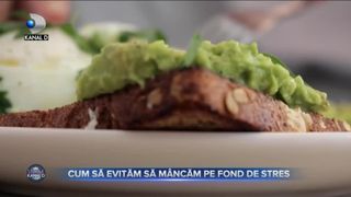 Cum să evităm să m&acirc;ncăm pe fond de stres