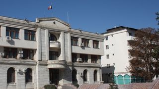 Funcționar din Primăria Focșani, reclamat pentru propuneri indecente făcute unei eleve