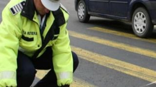  O adolescentă aflată pe skateboard a fost rănită de un șofer băut