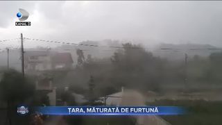 Țara, măturată de furtună