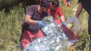 Un bătrân din Vrancea a fost transportat cu elicopterul la spital, după ce a fost prins sub un tren