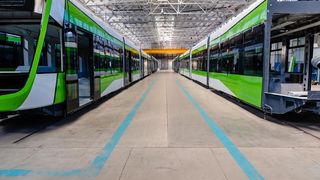 VIDEO - Tramvaiele cumpărate de Nicușor Dan sunt prea mari pentru stațiile din București