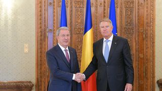 Securitatea de la Marea Neagră, discutată de Iohannis și ministrul Apărării din Turcia, Hulusi Akar