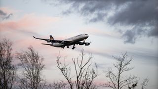VIDEO - Români dați jos dintr-un avion care nu a mai decolat de la Londra spre București
