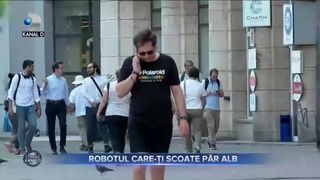 Robotul care-ți scoate păr alb