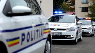 Răsturnare de situație în cazul bărbatului salvat de la sinucidere în ultimul moment. S-a aruncat din copac cu ștreangul de gât în fața polițiștilor