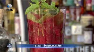 Fericiti in briza marii