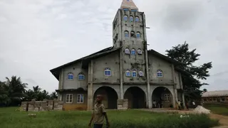 Cel puțin 50 de morți într-o biserică catolică. Atacatorii au adus infernul de Rusalii