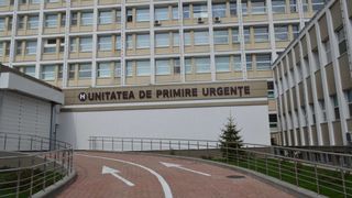  Medicii de la SJU Suceava au scos mai multe pioneze, cuie și agrafe din stomacul unui pacient