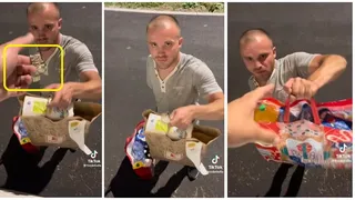 Povestea livratorului care muncește fără o m&acirc;nă. Un client i-a dat cadou un ceas scump