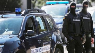 Sute de litri de pesticid, nepermise în România, au fost găsite în Giurgiu