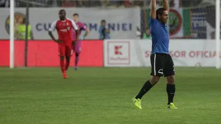 Un cunoscut fotbalist din România, transportat de urgență la spital, cu elicopterul