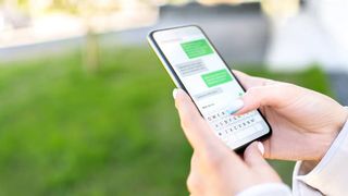 O româncă din Spania a fost implicată într-o escrocherie de proporții pe rețelele de socializare. Identitatea mai multor firme a fost uzurpată