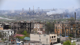 Sute de cadavre au fost găsite sub dărâmăturile clădirilor distruse din Mariupol