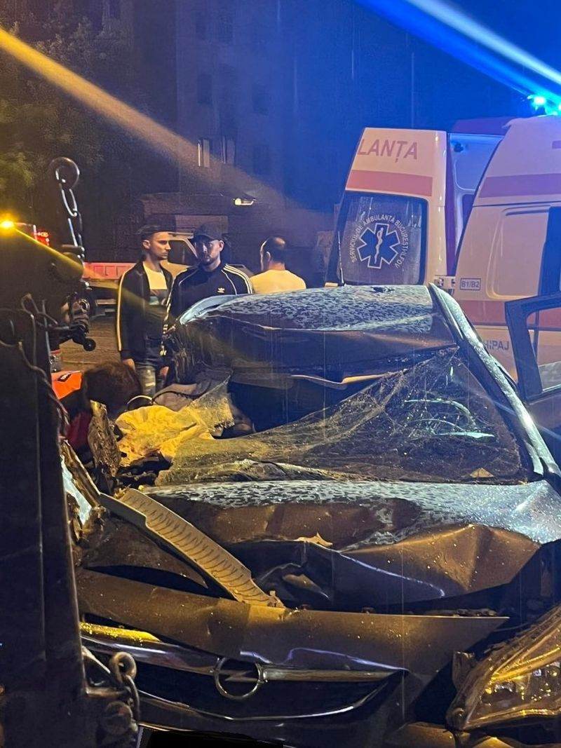 O adolescentă se luptă să rămână în viață, după un accident teribil pe Șoseaua Chitilei. Bărbatul care se afla la volanul mașinii era beat şi drogat