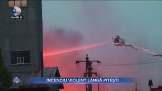 Incendiu violent la o hală