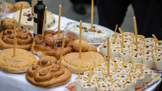 Moșii de vară 2022. Ce se face la cimitir cu ocazia acestei mari sărbători?