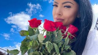 Andreea Mantea s-a filmat printre rochiile de mireasă și s-a oprit la una! Cum arată rochia perfectă pentru prezentatoarea emisiunii Casa Iubirii?