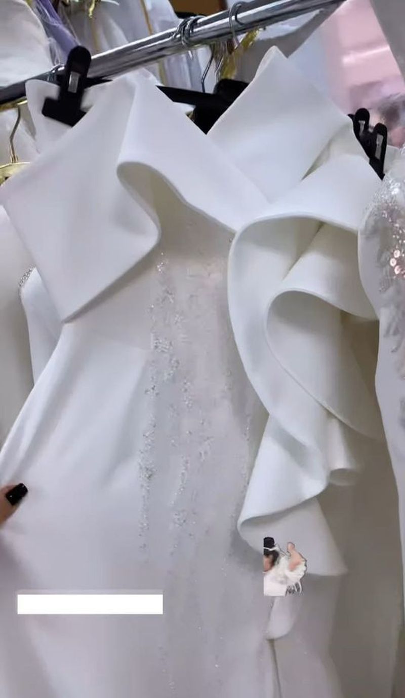 Andreea Mantea s-a filmat printre rochiile de mireasă și s-a oprit la una! Cum arată rochia perfectă pentru prezentatoarea emisiunii Casa Iubirii?