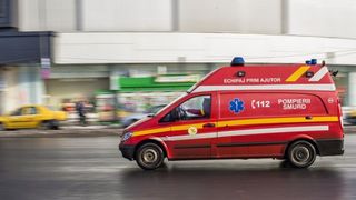 VIDEO | O mamă și cei doi copii au fost salvați în ultima clipă după ce au căzut în puț