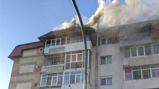 60 de persoane au fost evacuate, &icirc;n urma unui incendiu la un bloc din Arad
