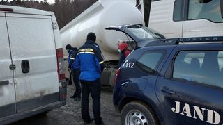 Un român a furat 2.200 de litri de motorină din camioane, în Spania