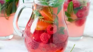 Rețeta delicioasă de zmeurată. Iți vei da oaspeții pe spate