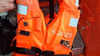 O plută de salvare cu însemne militare a fost descoperită în apropierea Portului Constanţa