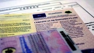 VIDEO - Un candidat fals era plătit să fraudeze examenul pentru permisul auto din Brașov