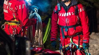 O femeie a fost coborâtă cu elicopterul de pe munte, după ce s-a accidentat pe un traseu