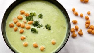 Supă cremă de dovlecei. Ingredientul care îi dă toată savoarea