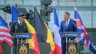 Klaus Iohannis, mesaj la adresa NATO: &bdquo;Avem &icirc;ncredere deplină &icirc;n capacitatea NATO de a face faţă oricăror ameninţări şi provocări&rdquo;