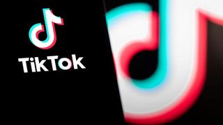 O copilă, de zece ani, a ajuns la spital după ce a făcut un trend de pe TikTok. Ea are nevoie acum de operaţii estetice: &bdquo;Trece prin dureri mari&rdquo;