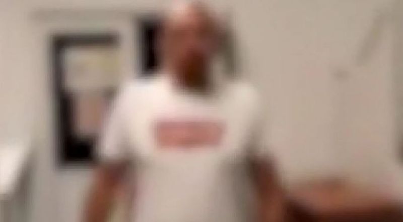 Copiii au început să plângă când și-au văzut tatăl ieșind din sediul Poliției Piatra Neamț. Incredibil cum arăta bărbatul