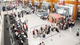 VIDEO - Aglomerație pe aeroportul Otopeni din cauza lipsei de personal. La Bruxelles a fost haos după ce personalul de securitate a intrat în grevă