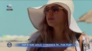 Ospătarii aduc comanda &icirc;n &rdquo;Tuk Tuk&rdquo;
