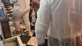 Controale ANPC de amploare &icirc;n Capitală. Inspectorii au &icirc;nchis 11 magazine dintr-un mall foarte vizitat