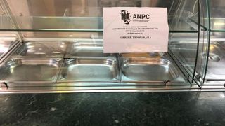 Controale ANPC de amploare &icirc;n Capitală. Inspectorii au &icirc;nchis 11 magazine dintr-un mall foarte vizitat