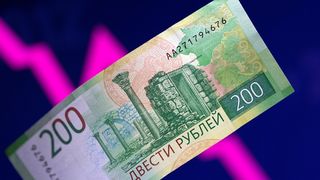 De ce a urcat rubla rusească la maximul ultimilor 7 ani în raport cu dolarul