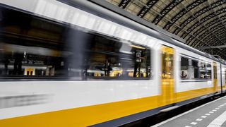 VIDEO - Cea mai mare grevă  în transporturi din ultimii 30 ani în Marea Britanie. Angajații cer suplimentarea locurilor de muncă și salarii mai mari