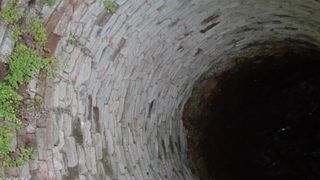 Trei bărbați au murit după ce au căzut într-un puț de 20 de metri 